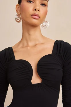 Tops><noscript><img width=