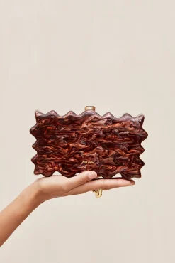 Clutches><noscript><img width=